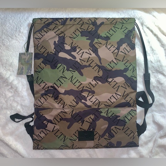 Valentino Logo Camo Print Drawstring Backpack (Green Wood/Ivory/Nero) - Picture 4 of 7